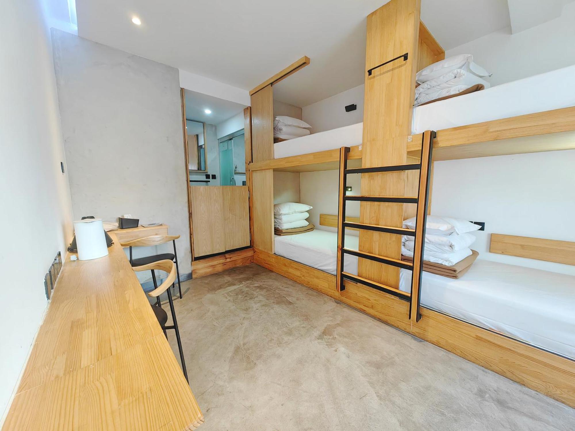 Dali Loft Travelling With Hostel Exterior photo