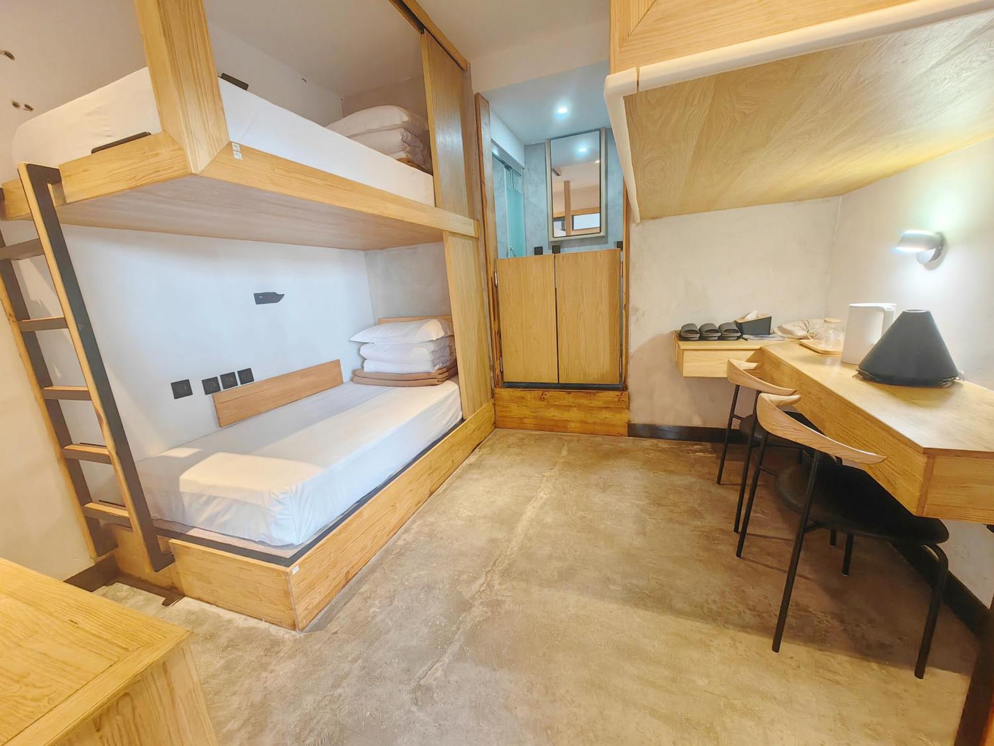 Dali Loft Travelling With Hostel Exterior photo