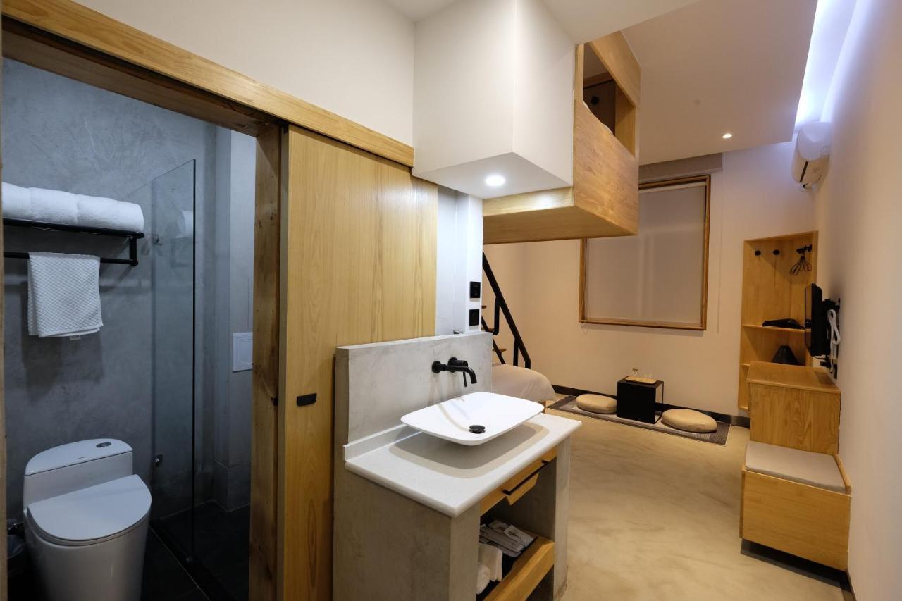 Dali Loft Travelling With Hostel Exterior photo