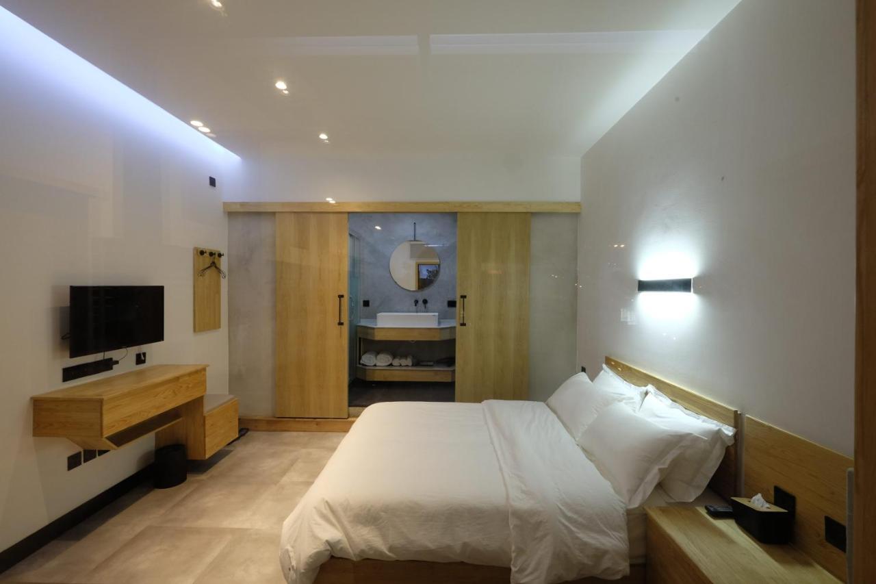 Dali Loft Travelling With Hostel Exterior photo