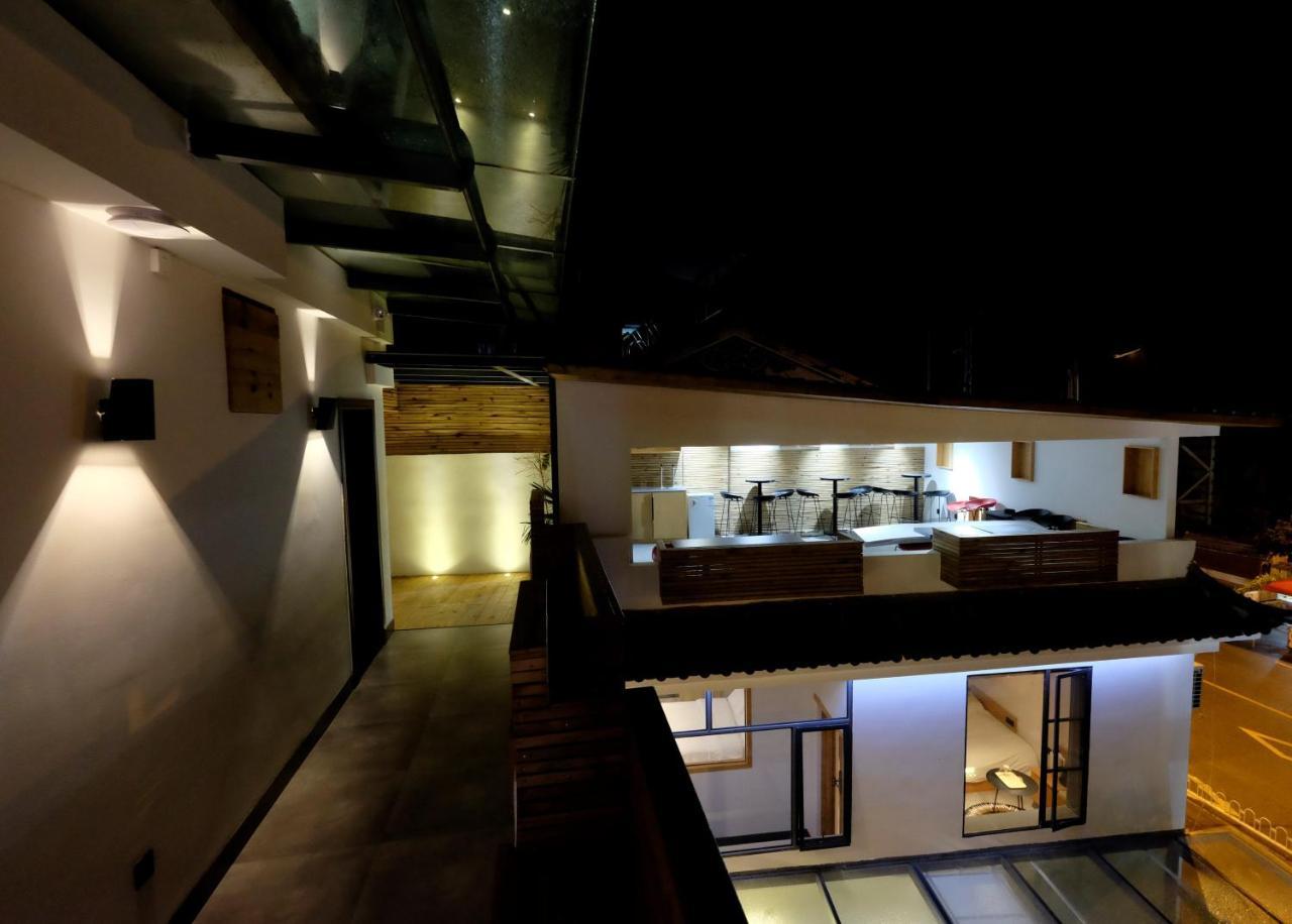 Dali Loft Travelling With Hostel Exterior photo