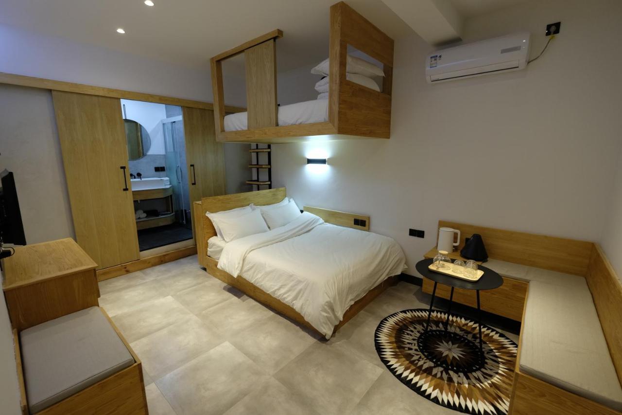 Dali Loft Travelling With Hostel Exterior photo