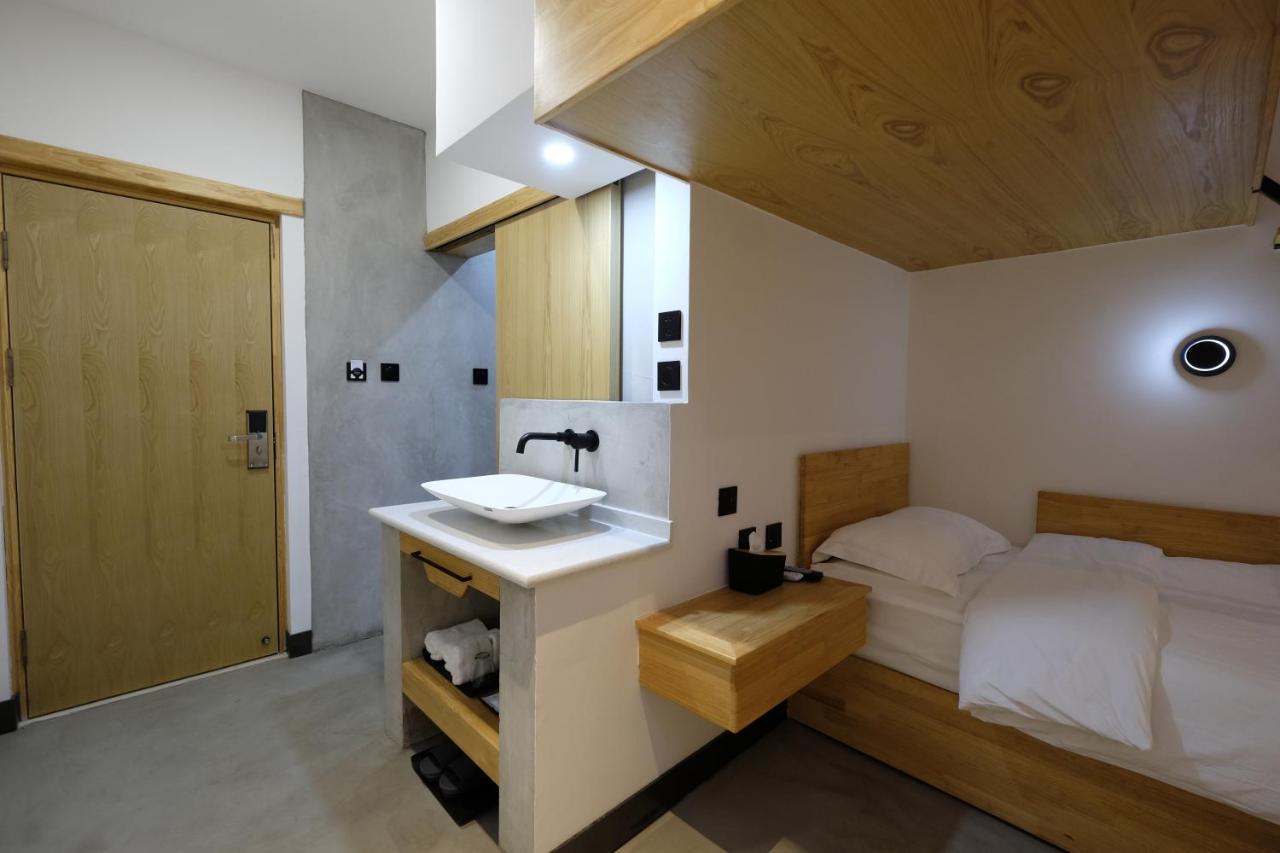 Dali Loft Travelling With Hostel Exterior photo