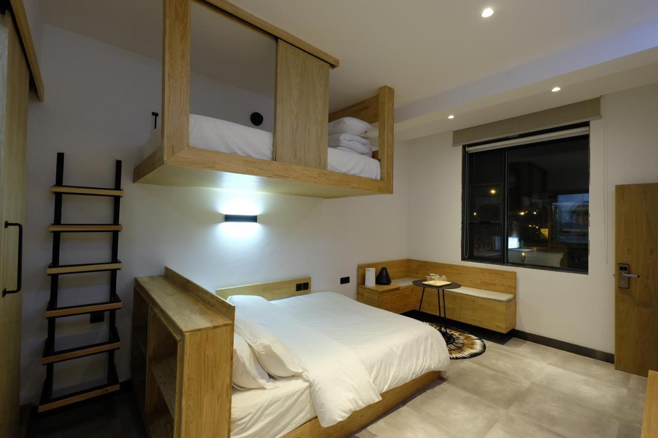 Dali Loft Travelling With Hostel Exterior photo