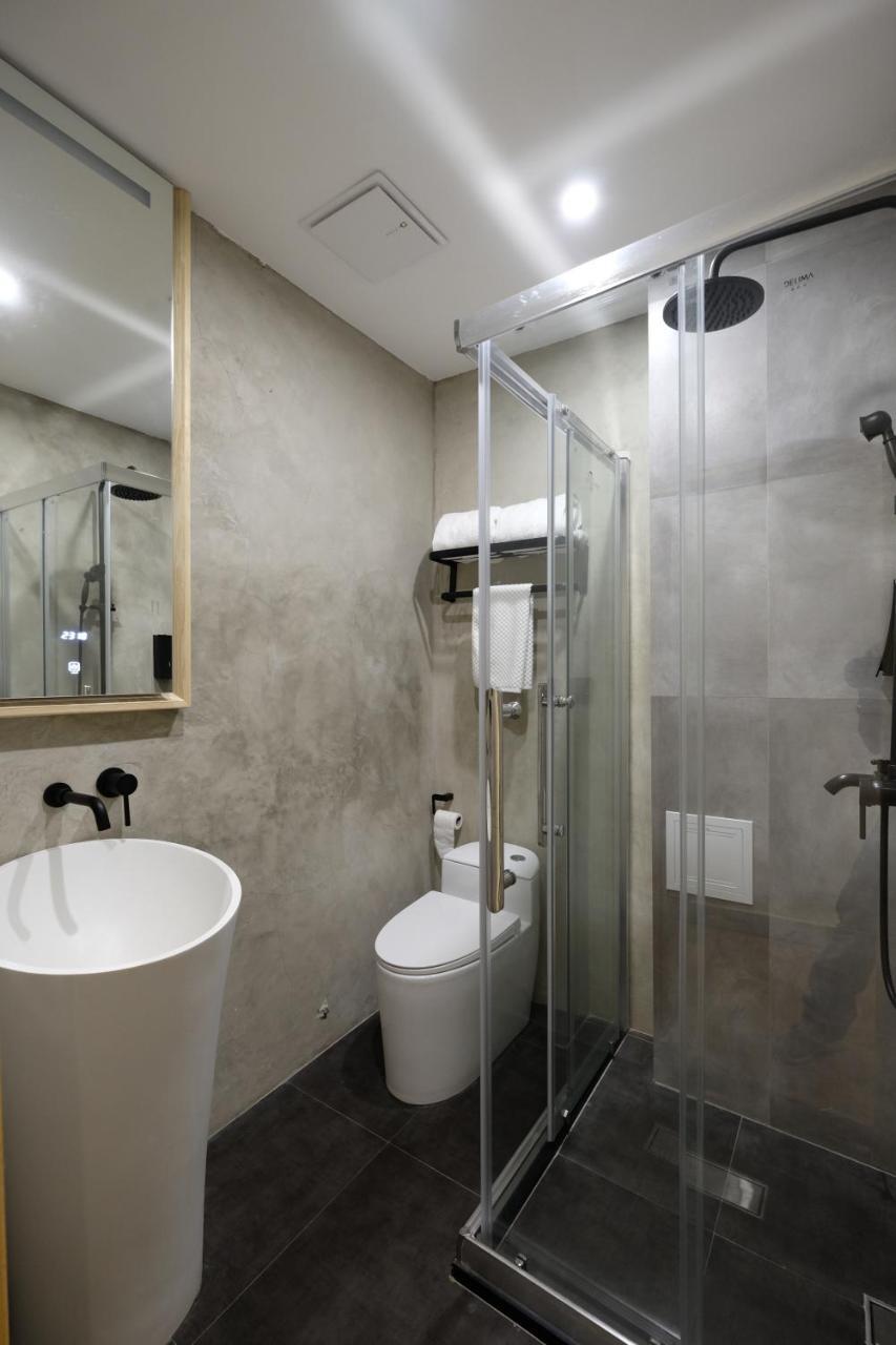 Dali Loft Travelling With Hostel Exterior photo